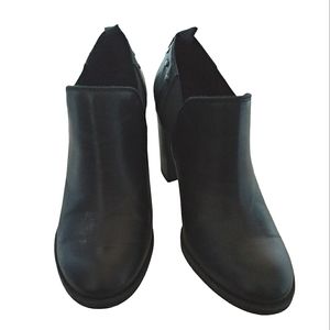 Geox Chunky Heel Bootie, size 8